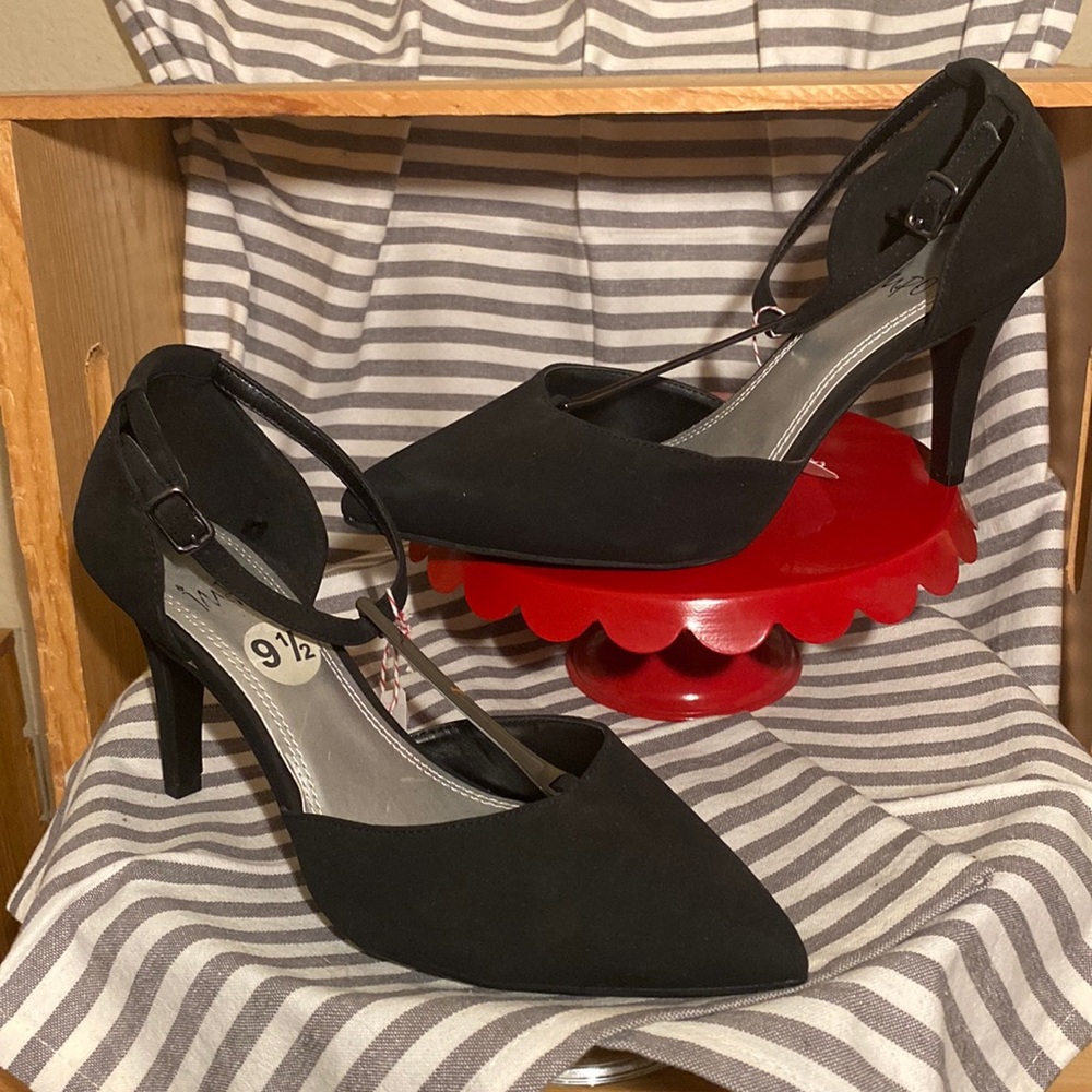 #13 IMPO Heels - Black w/Metal (finish Is flaking on metal)